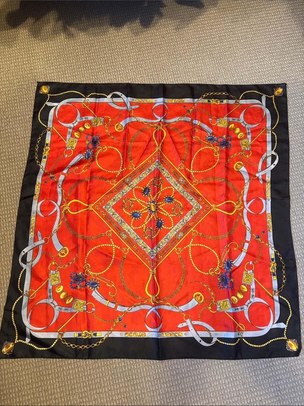 Luxury Red and Black Chain-Print Silk Scarf - Picture 3 of 5